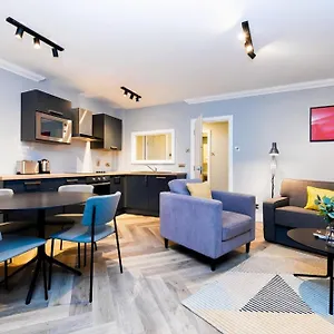 Aparthotel Staycity Augustine